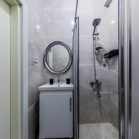 Equipped Flat W Balcony - In The Arnavutkoey - Bebek アパート *