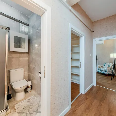 Equipped Flat W Balcony - In The Arnavutkoey - Bebek *