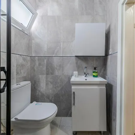 Equipped Flat W Balcony - In The Arnavutkoey - Bebek イスタンブール